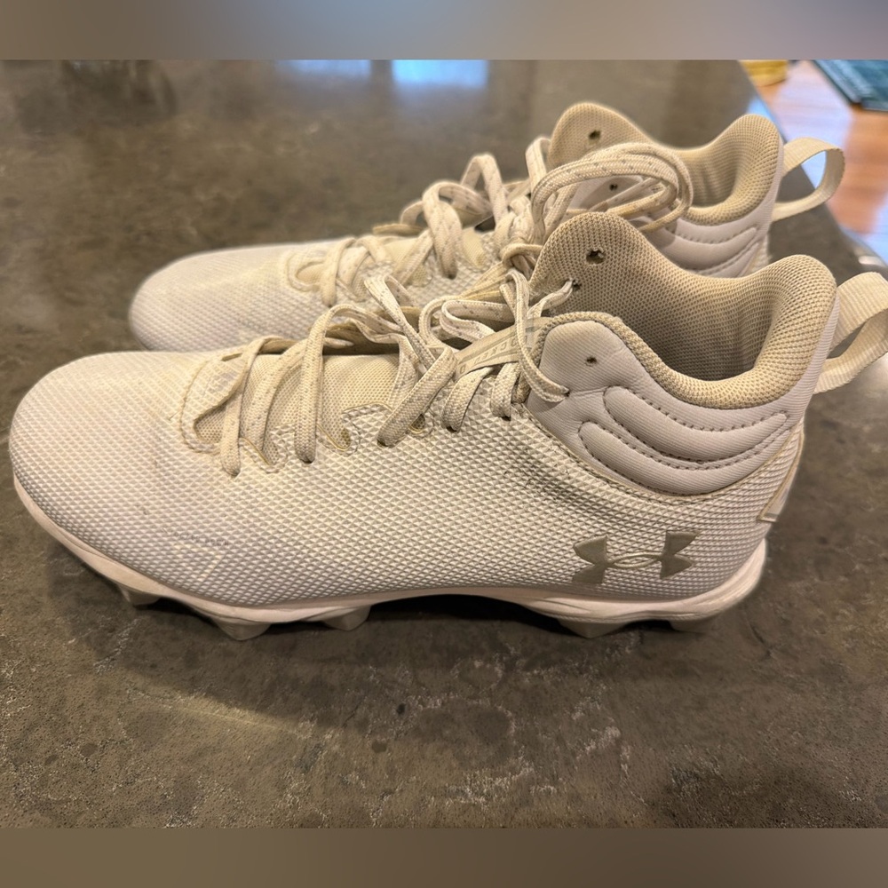 Under Armour Men's Molded Cleats | White | 8.5